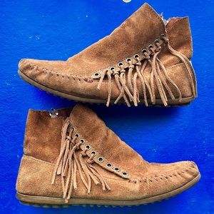 Minnetonka Willow Mocassins Brown with Fringe
